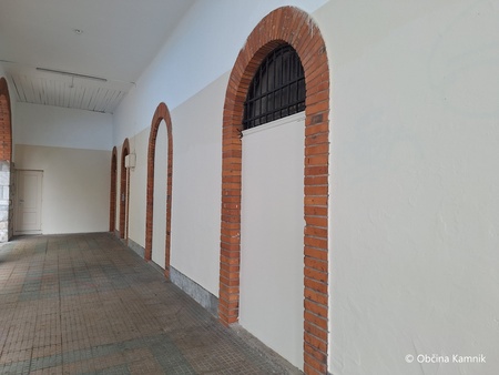 Prenova zunanje fasade stavbe Dnevnega centra Štacjon in železniške postaje Kamnik mesto (4)